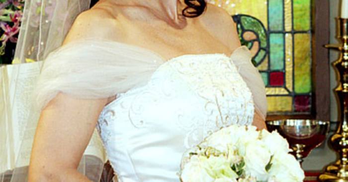 Julia louis dreyfus wedding dress