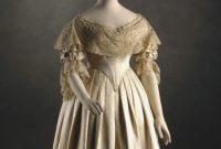 Wedding dress queen victoria