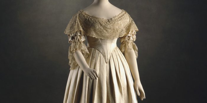 Wedding dress queen victoria